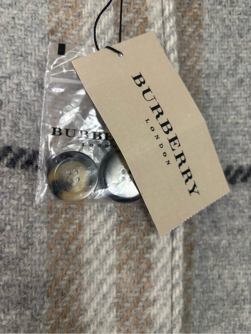 Burberry wool coat nwt - Picture 4 of 10